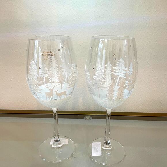 Set of 2 Holiday Wine Glasses Hand Painted White Christmas Trees Snow New - Picture 2 of 10